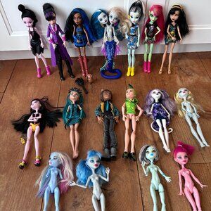 Monster High doll Lot, 17 dolls, Headmistress, Rebecca. Clawd Wolf, Nefera etc